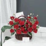 thiết kế giỏ hoa thường nhỏ gọn, cái quai xách