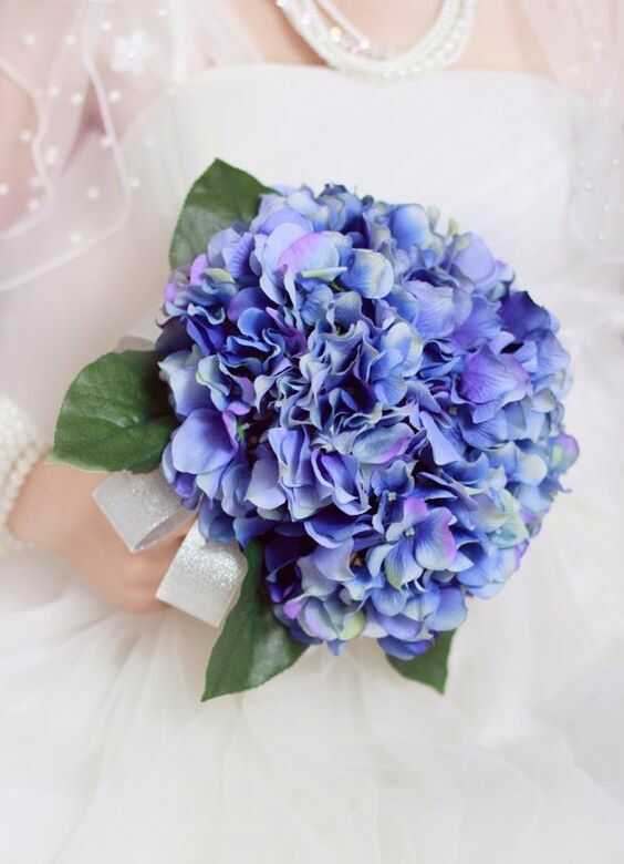 bó hoa cưới cẩm tú cầu xanh