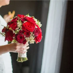 hoa cưới hoa hồng đỏ