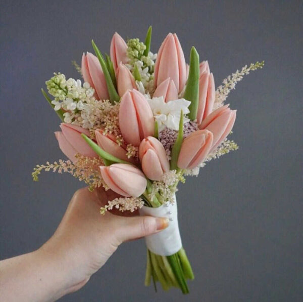 hoa cưới tulip hồng