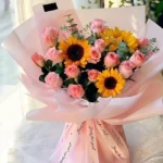 Bó hoa hồng và hướng dương