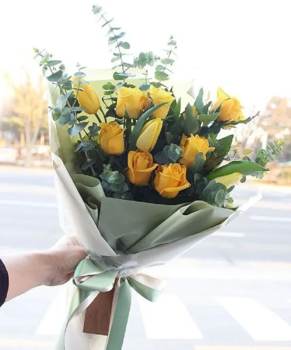 Bó hoa tulip và hoa hồng đẹp