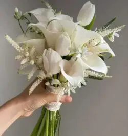 bó hoa loa kèn đám cưới