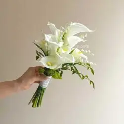 Hoa cưới hoa loa kèn