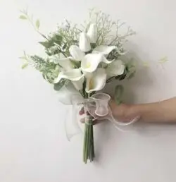 bó hoa cưới hoa loa kèn