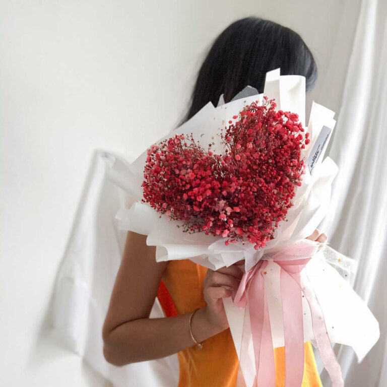 bó hoa baby hình trái tim đỏ