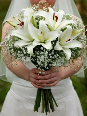 Hoa cưới hoa loa kèn