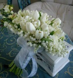 Hoa cưới tulip và hoa linh lan