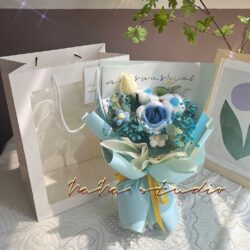 bó hoa hồng bằng len