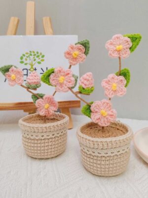 chậu hoa đào bằng len (3)