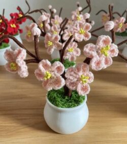 chậu hoa đào bằng len