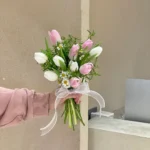 bó hoa cưới tulip hồng trắng