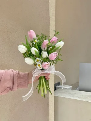 hoa cuoi tulip hong trang bó hoa cưới tulip hồng trắng