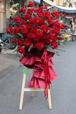 mẫu kệ hoa tone đỏ