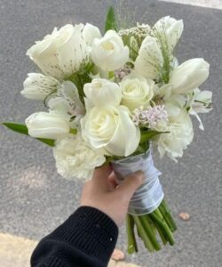 Hoa cưới tulip mix hoa hồng