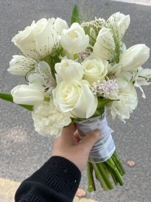 Hoa cuoi tulip mix hoa hong e1742968455901 Hoa cưới tulip mix hoa hồng
