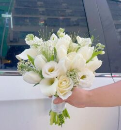 Hoa cưới tulip và hoa hồng