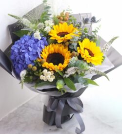 Bó hoa cẩm tú cầu và hướng dương