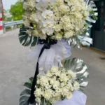 Đặt vòng hoa chia buồn dành cho người chết trẻ phù hợp