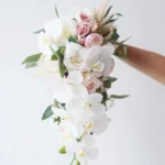 Hoa cưới cầm tay lan hồ điệp