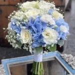 hoa cưới cẩm tú cầu và hoa hồng trắng