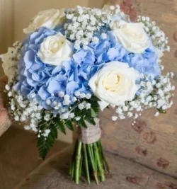 hoa cẩm tú cầu cưới và hoa hồng