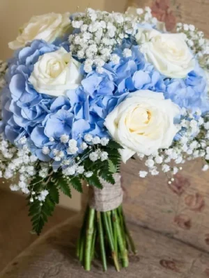 hoa cẩm tú cầu cưới và hoa hồng