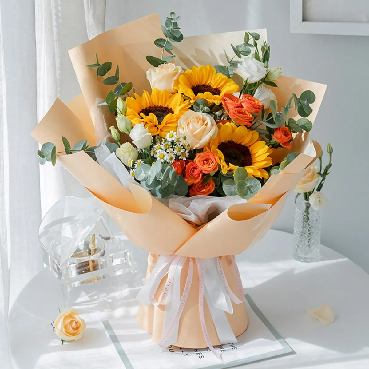 bó hoa sinh nhật với hoa hướng dương và hoa hồng