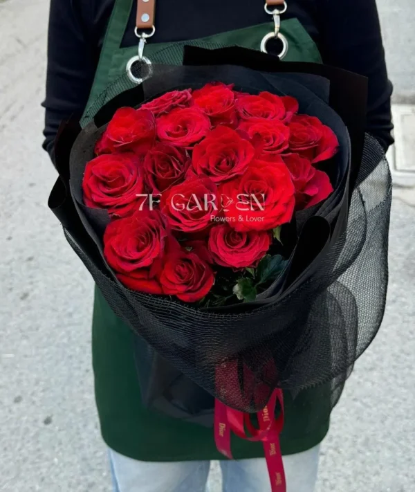 Bó hoa hồng đỏ chúc mừng sinh nhật vợ yêu. Bó hoa hồng đỏ chúc mừng sinh nhật vợ yêu.