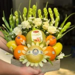 Giỏ trái cây thắp hương với các loại hoa quả, hoa lá trang trí