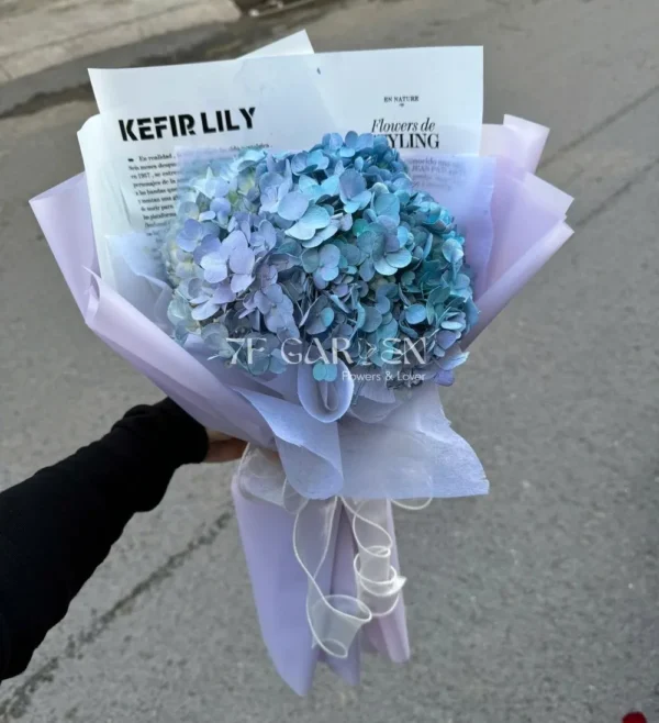 Bó hoa Yêu Thương với cẩm tú cầu xanh ấn tượng Bó hoa Yêu Thương với cẩm tú cầu xanh ấn tượng