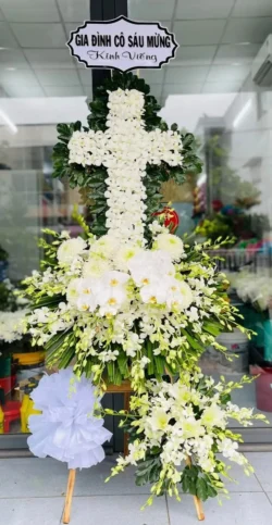 Đặt mẫu vòng hoa đám tang đạo thiên chúa giá rẻ