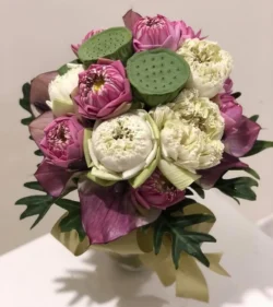 Hoa cưới sen trắng hồng