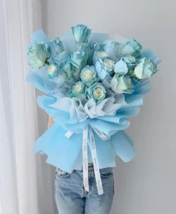 bó hoa tốt nghiệp màu xanh hoa hồng