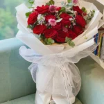 Bó hoa đón sân bay cho người yêu nam, nữ bạn trai bạn gái