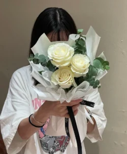 Bó hoa nhỏ chúc mừng tốt nghiệp