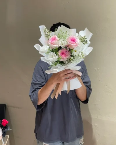 Bó hoa nhỏ tặng tốt nghiệp