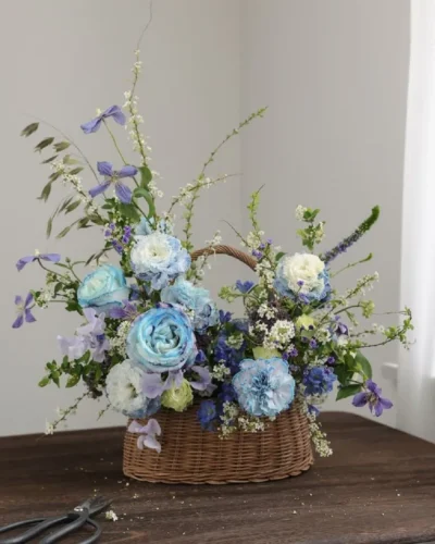 gio hoa hong xanh Giỏ hoa hồng xanh dương đẹp tinh tế