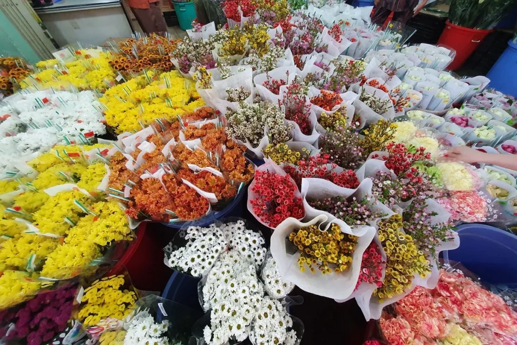 cho hoa ho thi ky 5 Chợ hoa Hồ Thị Kỷ đa dạng các loại hoa từ Đà Lạt đến nhập khẩu