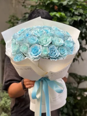 Mua hoa hồng xanh lưu ly
