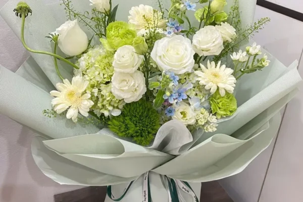 Có nên tặng hoa cho bạn trai? Các loài hoa phù hợp và ý nghĩa nhất