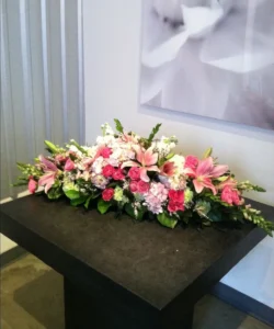 hoa để bàn ký kết sang trọng