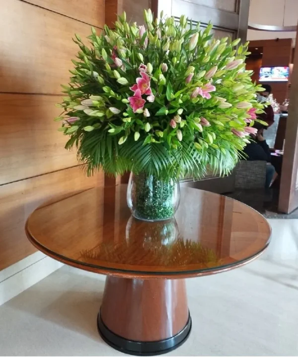 Mẫu hoa để quầy lễ tân