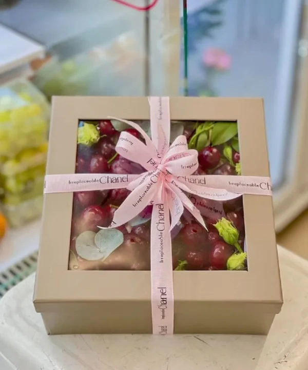 Mua giỏ hoa quả nhập khẩu sang trọng tặng đối tác