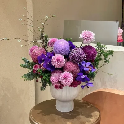 Bình hoa cúc mẫu đơn tím