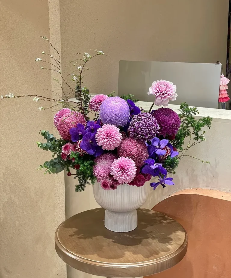 Bình hoa cúc mẫu đơn tím