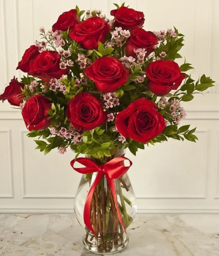 Bình hoa hồng đỏ