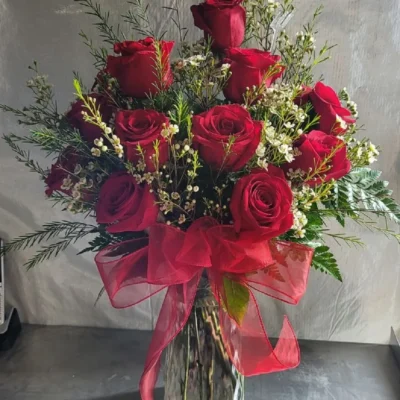 Bình hoa hồng đỏ sang trọng