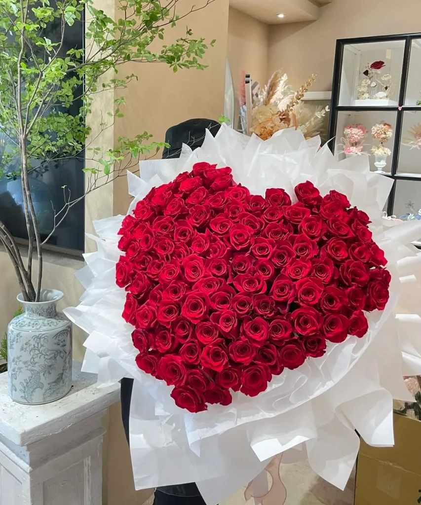 bó hoa hồng đỏ 99 bông hình trái tim