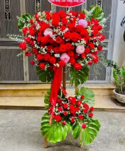 Kệ hoa khai trương truyền thống với kệ hoa sắt